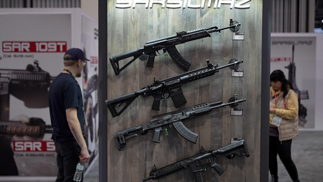 Sivil kullanımın yanı sıra askeri ürünler de sergileniyor