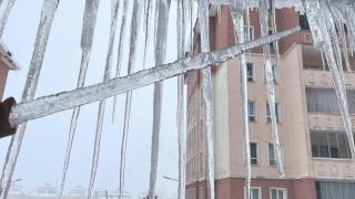 Bitlis'te buz sarkıtlarının boyu 2 metreye buldu