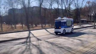 Çin'de sürücüsüz polis devriye aracı