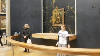 Aktivistler Mona Lisa tablosuna çorba fırlattı