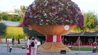 Guinness Rekorlar Kitabı'na giren dünyanın en büyük doğal buketi Doha'da sergileniyor