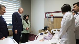 Cumhurbaşkanı Erdoğan, Gaziantep Şehir Hastanesi'ndeki hastaları ziyaret etti