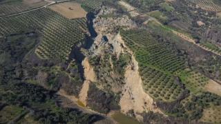 Asrın felaketinde kanyon gibi yarık