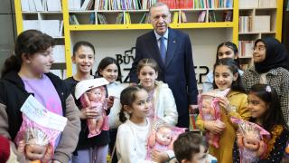 Cumhurbaşkanı Erdoğan hastanede tedavi gören çocukları ziyaret etti