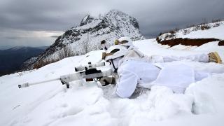 JÖH birlikleri, 2 metre karda kış operasyonlarını sürdürüyor