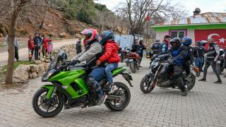 Motorcular bu kez depremzede köy çocukları için gaza bastı