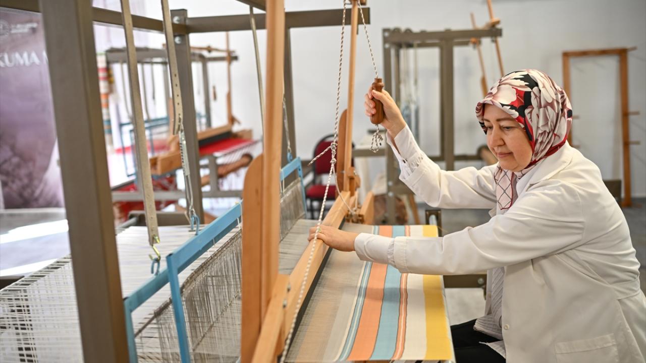 Tarihi dokumalar gelecek nesillere aktarılıyor