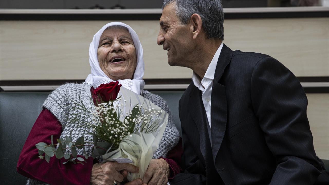 "Çardakta tanıştık. `Seni yemeğe götüreyim, pide sever misin` dedim"