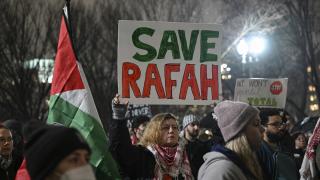 Üniversite öğrencileri Beyaz Saray önünde Gazze’ye destek gösterisi düzenledi