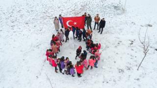 Ercişli öğrenciler Türkiye'nin ilk astronotu Gezeravcı'yı okullarına davet ettiler