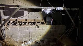 Evin altına 40 metrelik kuyu kazıp define aradılar