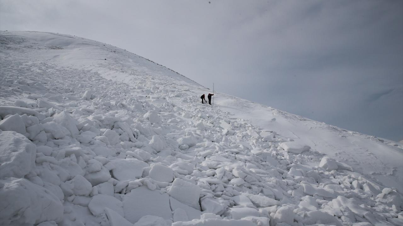 Bölgede çığ riski sürüyor