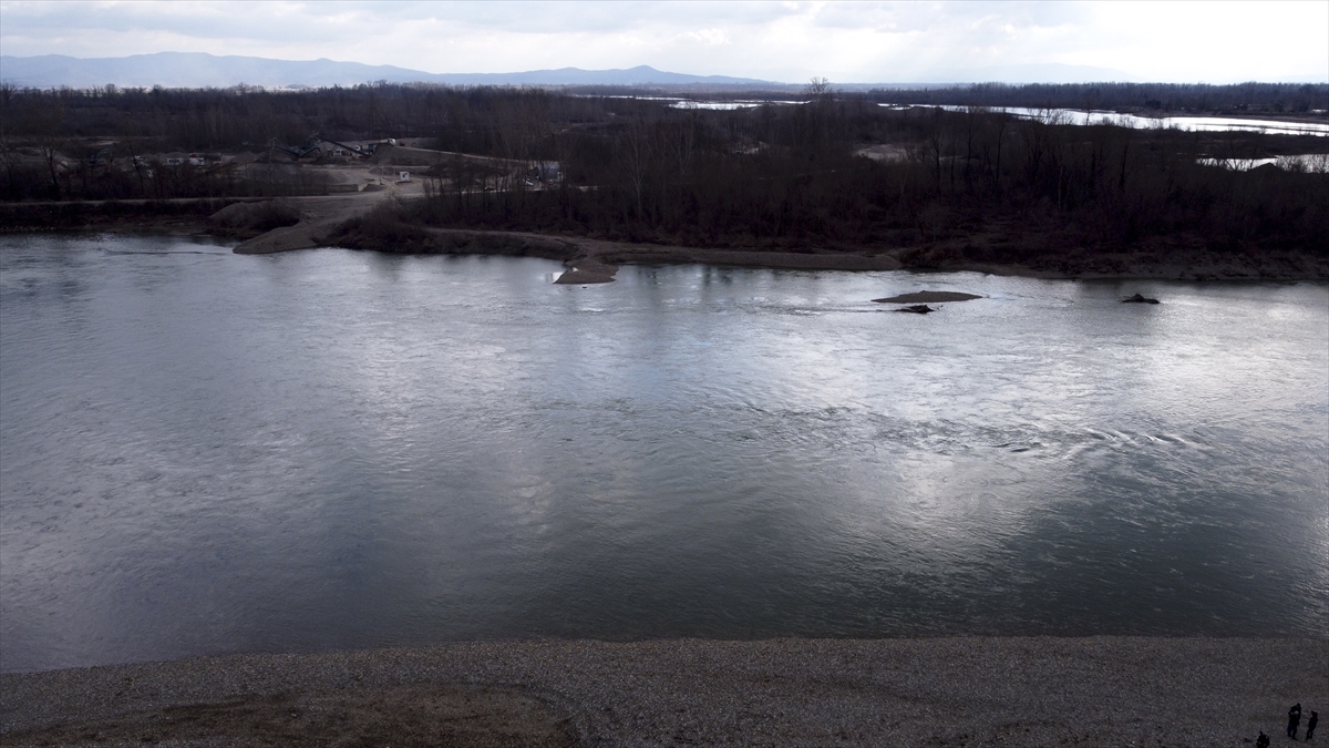 "Drina`da boğulan ve daha sonra gömülen birkaç düzine insan olduğunu keşfettim"