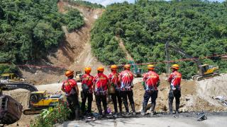 Filipinler'in güneyindeki toprak kaymasında ölenlerin sayısı 68'e çıktı