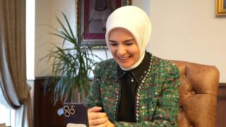 Bakan Göktaş ilk başvuruyu yapan çiftle telefonda görüştü