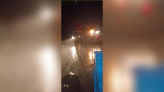 Şanlıurfa'da araç sele kapıldı: Mahsur kalan 5 kişi kurtarıldı