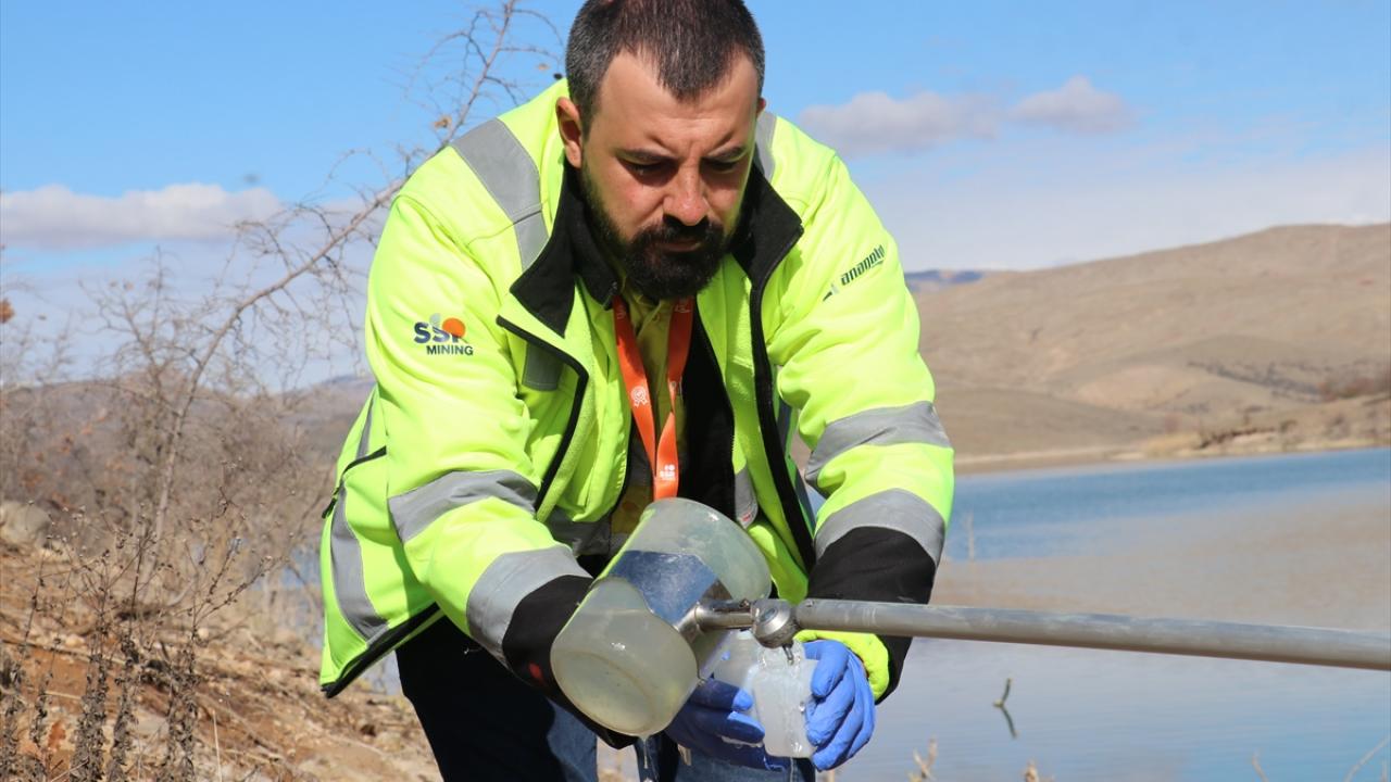 Toprak yığınlarının planlama doğrultusunda tahliyesi gerçekleştiriliyor