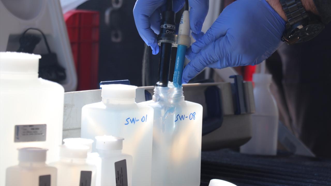 Kayıp işçileri bulmak için ekipler iki noktaya yoğunlaşıyor