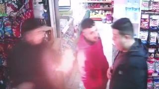 Arkadaşının kafasını çakmak gazıyla yaktı