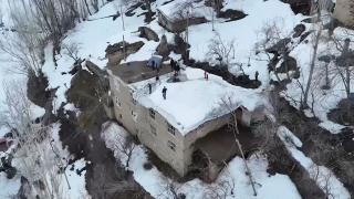 Bitlis'in kırsal bölgelerinde imece usülü kar mesaisi