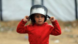 İsrail bombardımanından kaçarak Refah kentine sığınan Gazzeliler