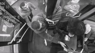 Film gibi yankesicilik: Telefonu beğenmeyip geri verince yakalandı