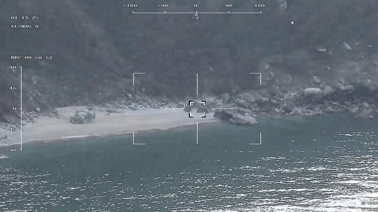 Cisimlere optik yakınlaştırma özellikli kamerayla odaklanıyor