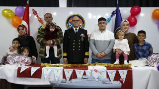 TCG Bayraktar'da doğan bebeklerin ailelerinden askerlere teşekkür