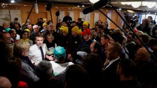 Fransız çiftçiler katıldığı tarım fuarını bastı: Macron şaştı kaldı