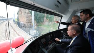 Cumhurbaşkanı Erdoğan, Sirkeci-Kazlıçeşme Raylı Sistem Hattı'nda tren kullandı