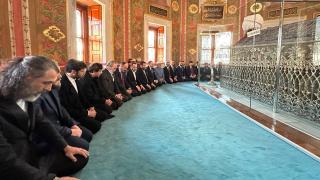 TRT Genel Müdürü Sobacı Fatih Sultan Mehmed'in türbesini ziyaret etti
