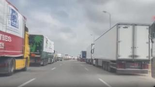 Gazze’ye girmeyi bekleyen yardım tırları kilometrelerce kuyruk oluşturdu