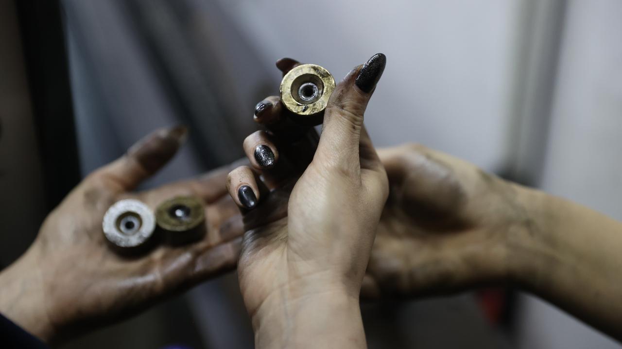 "Ellerimizi görenler sanayide çalıştığımızı düşünüyor"