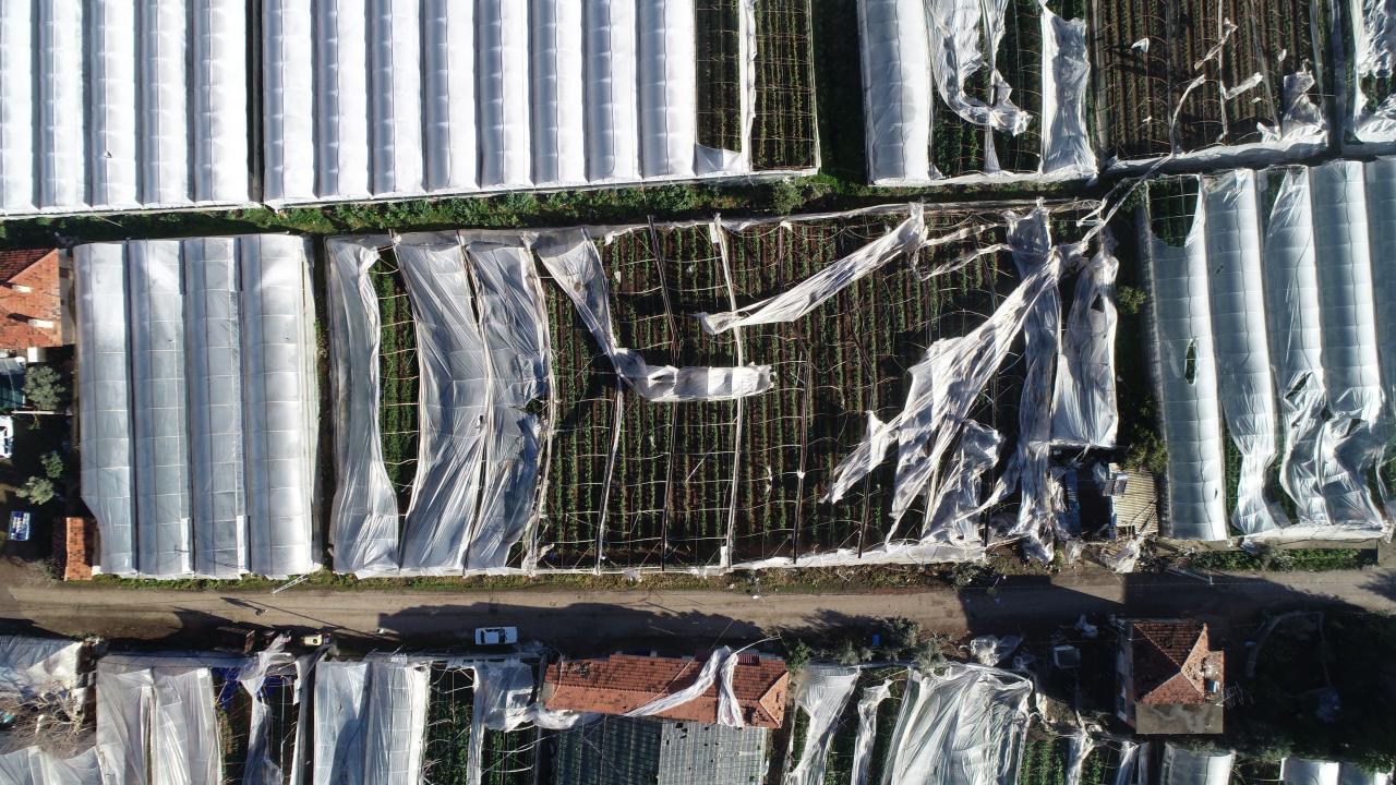 Suyla dolan alt geçitte tahliye