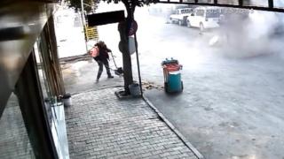 Adana'da rögar kapağı bomba gibi patladı