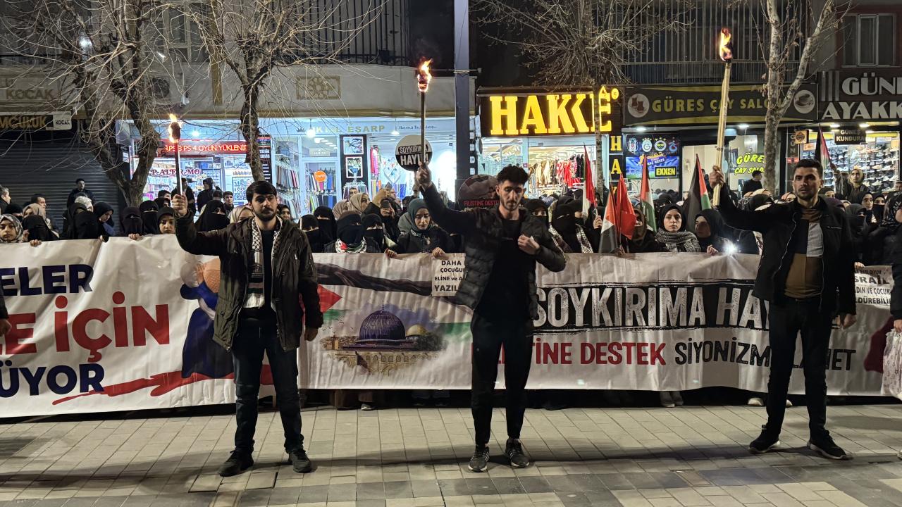 Siirt'te Gazze için meşaleli yürüyüş düzenlendi
