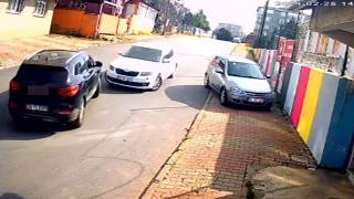 Manevra yapmaya çalışırken yoldan geçen araca çarptı