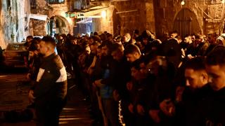 İsrail polisi, yüzlerce Filistinlinin Mescid-i Aksa'ya girişini engelledi