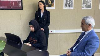 Müziğe kemençeyle başlayan görme engelli Esenay, 4 enstrüman daha çalmayı öğrendi