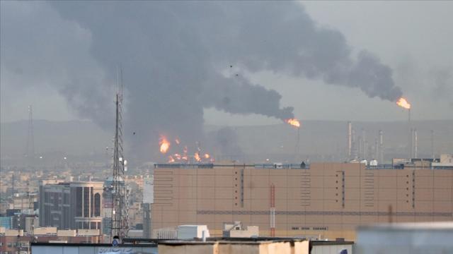 İran Petrol Bakanı: ABDİsrail'in hedef aldığı rafineriler büyük oranda yeniden inşa edildi haber görseli