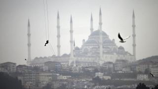 Kadın jandarmalar 15 Temmuz Şehitler Köprüsü'nden halatlarla indi