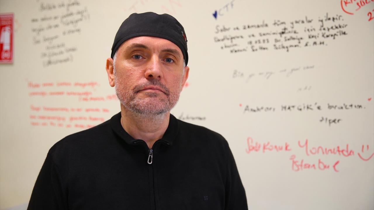 "Yazılar bize destek olmak için gelen gönüllü sağlıkçıların hatırası"