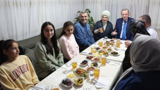 Cumhurbaşkanı Erdoğan ve Emine Erdoğan iftarda Taş ailesinin misafiri oldu