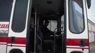 Kendi karavanını yapıp seyahate çıktı