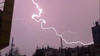 Antalya'da geceyi şimşekler aydınlattı