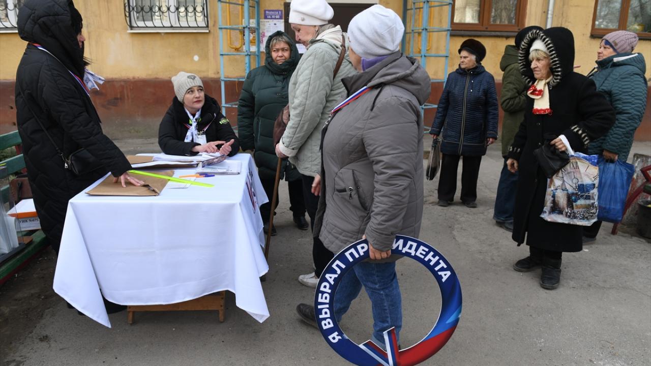 Donetsk'in Rus kontrolündeki bölgelerinde devlet başkanlığı seçimleri için oy kullanıldı