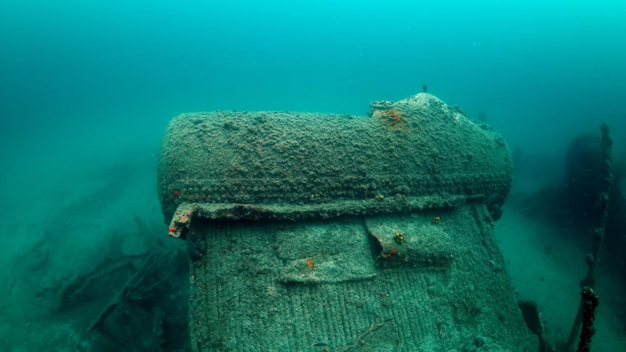"HMS Lundy" tek parça halinde kalan ender batıklardan
