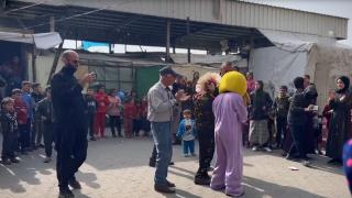 Gazze'de barınma merkezindeki çocuklar için moral etkinliği düzenlendi