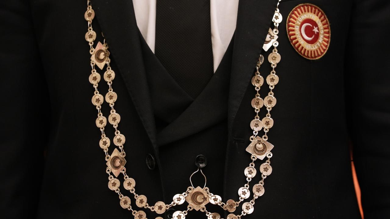 "Genel Kurul`da değişik olaylarda kullanılan materyalleri saklarım"