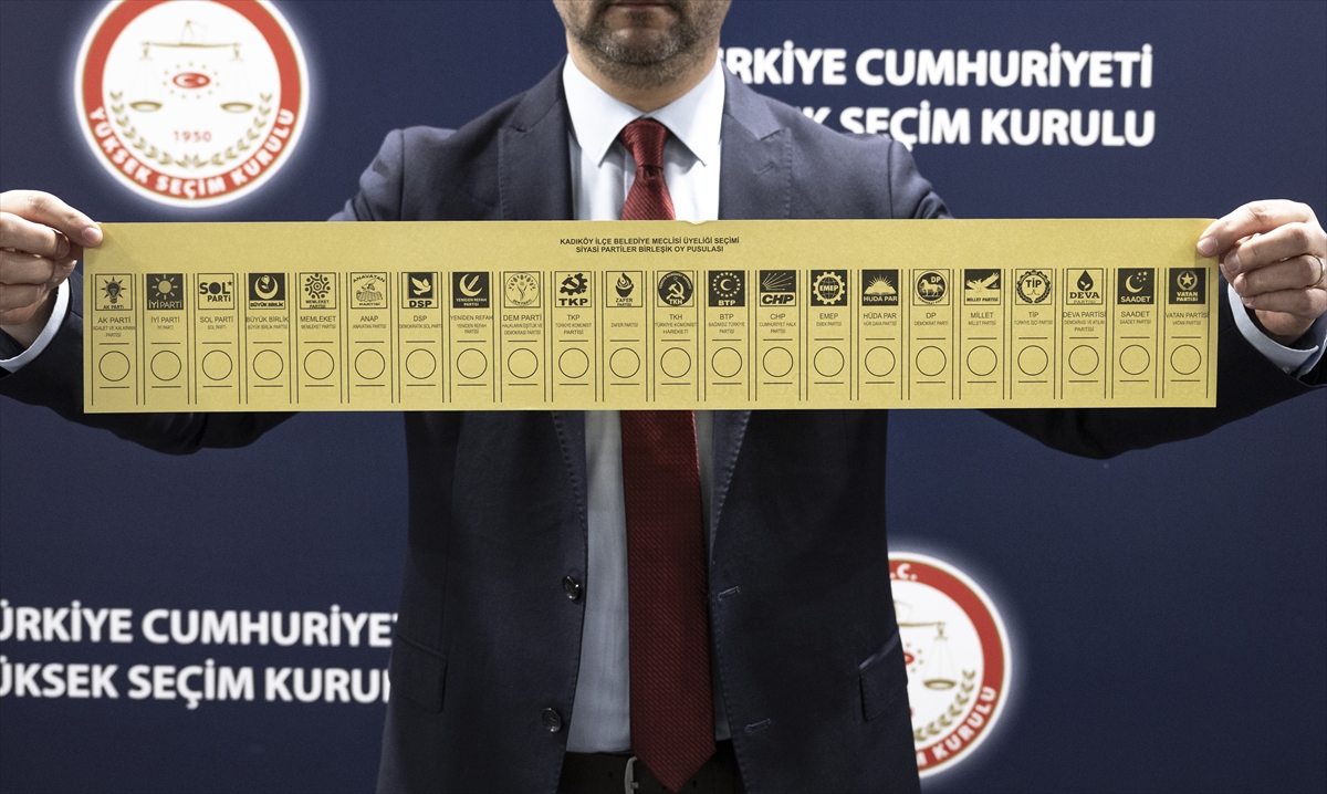 2- Seçmenin üzerinde vatandaşlık numarası olan kimlik belgesini bulundurması gerekecek: